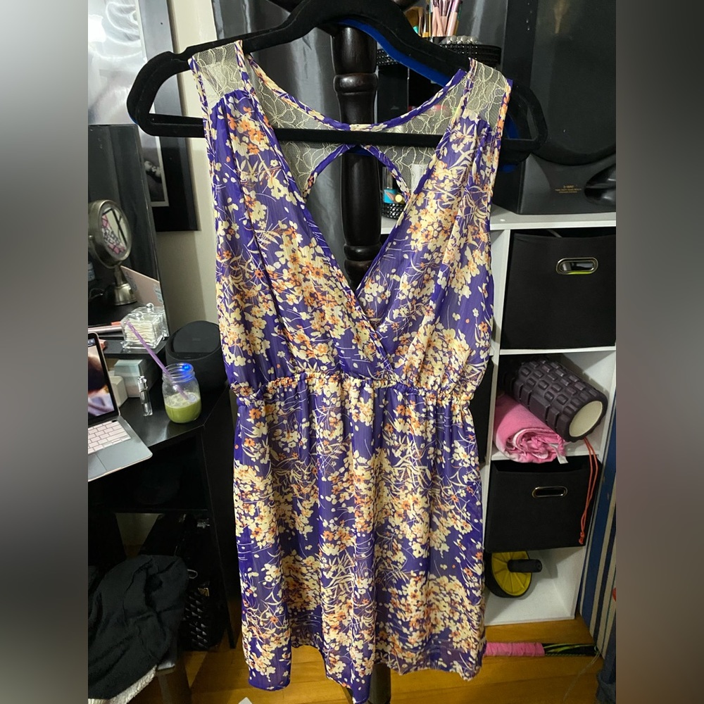Cute summer dress with open back and lace